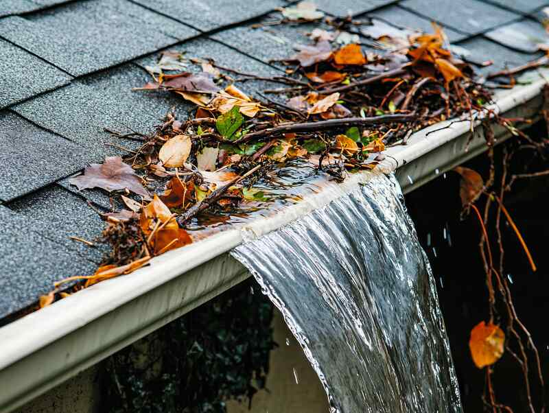 can gutters cause roof leaks